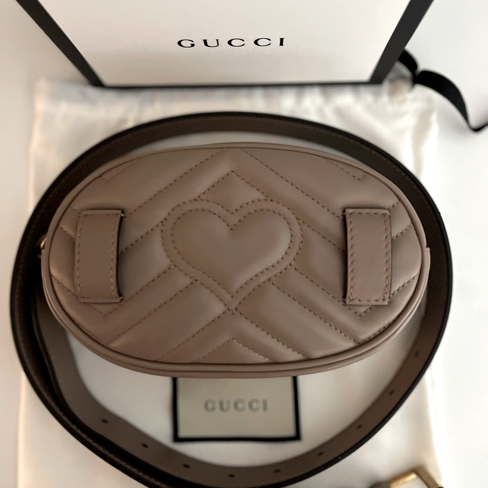 GUCCI
Calfskin Matelasse GG Marmont Belt Bag 75/30 Porcelain Rose - Picture 3 of 15